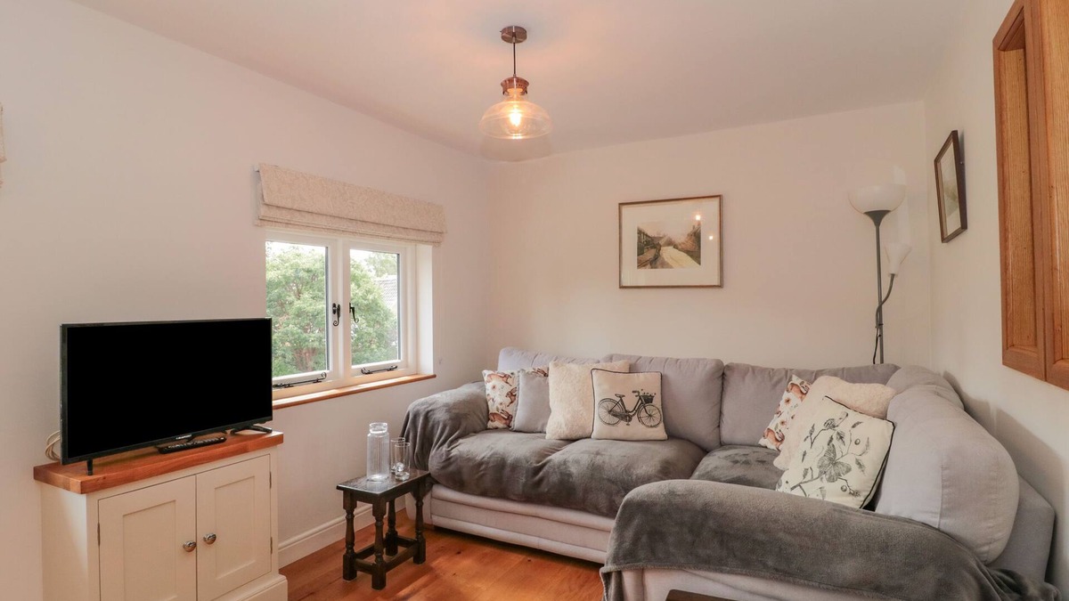 Norton Sub Hamdon Cottage | GREENHAM RISE, family friendly, with a garden in Norton-Sub-Hamdon