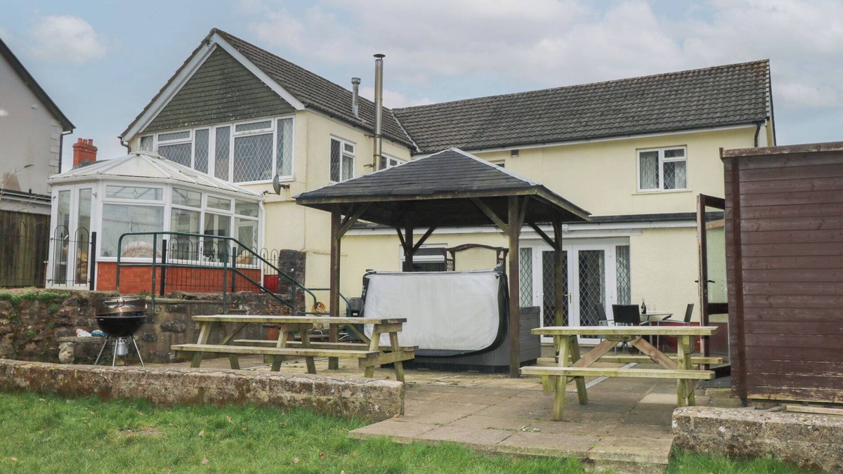 Narberth Cottage | GREENHAVEN, pet friendly, character holiday cottage in Narberth