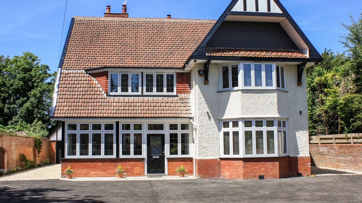Burnham-on-Sea House | GREENLAWNS, pet friendly, luxury holiday cottage in Burnham-On-Sea