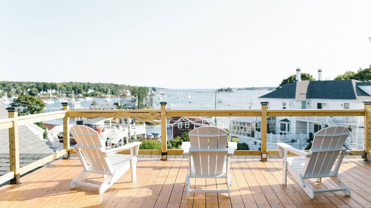 Boothbay Harbor Hotel | Greenleaf Inn Room 4 – Gorgeously Renovated Corner King w/Harbor & Island Views!