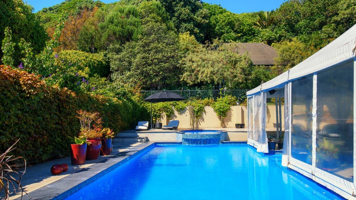Paraparaumu Cabin | Greenmantle Estate Hotel