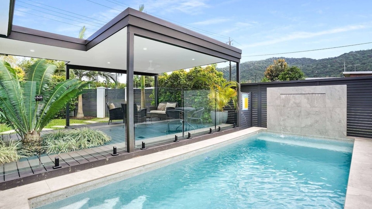 Edge Hill House | Greenslopes House in Edge Hill- Luxury Poolside Villa Near Cairns CBD | Walk to Cafes & Gardens