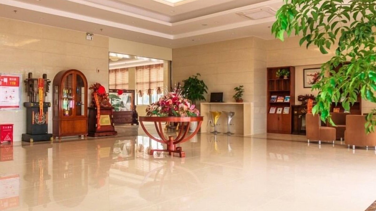 Tianzhuangxiang Hotel | GreenTree Inn Wuxi Jiangyin Huashi Avenue Huaxi Village Hotel