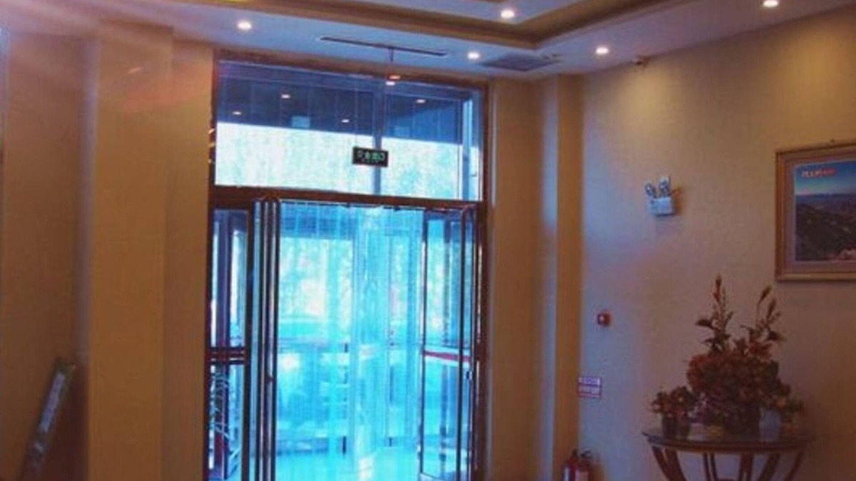 Qiaodong District Hotel | GreenTree Inn ZhangJiaKou Qiaoxi District WuYi East Street JianXing Express Hotel