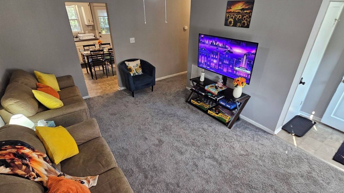 Greenville Apartment | Greenville Retreat Centrally located sleeps 5 near ECU Stadium and Hospital