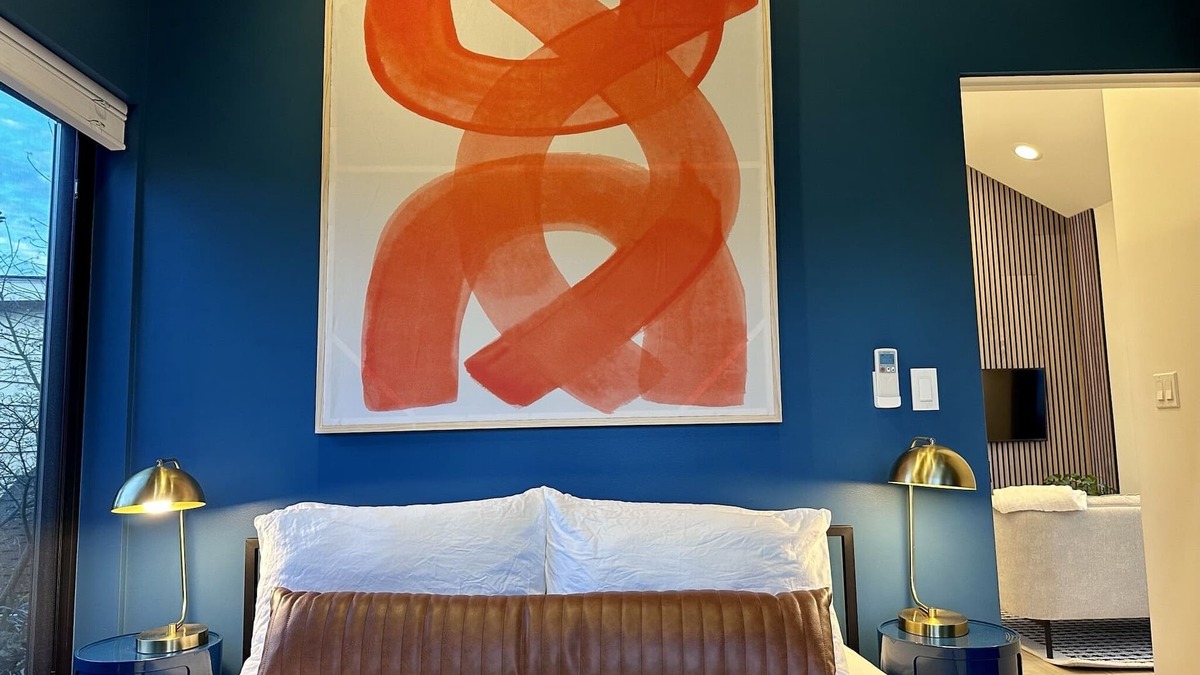 Phinney Ridge Apartment | Greenwood Getaway - Modern and New, Walk to Shops