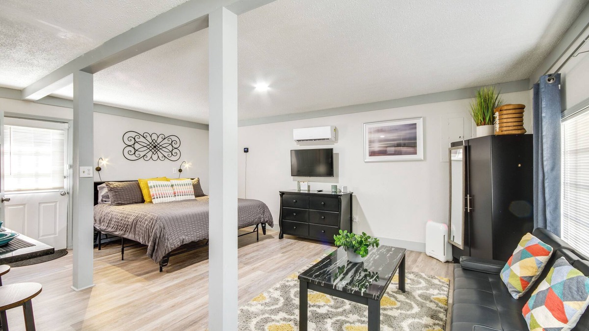 Greenwood Apartment | Greenwood Studio Cottage < 1 Mi to Downtown!