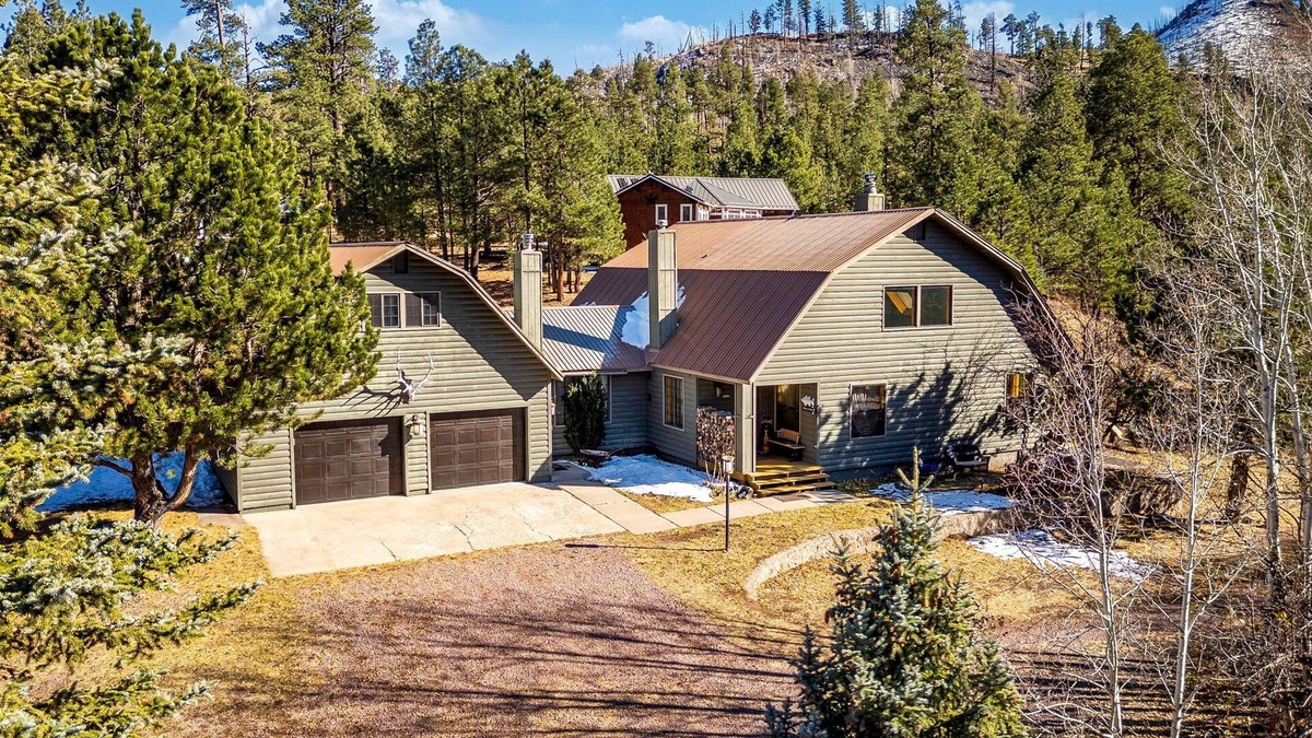 Greer Cabin | Greer Glen Lodge - 13 beds, Walk to Lil' Colorado River & Dining