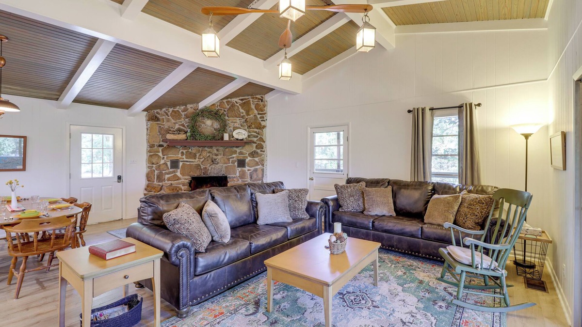Greers Ferry Cabin | Greers Ferry Hideaway: Lake View, Boat Ramp Access