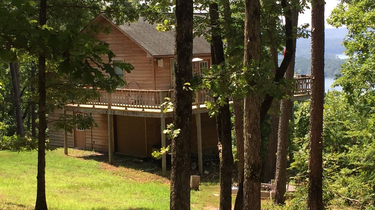Bee Branch Cabin | Greers Ferry Lake - Crockett's Escape Cabin with 6 person hot tub