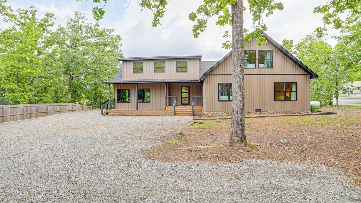 Bee Branch House | Greers Ferry Lake Retreat: Game Room + Fire Pit!