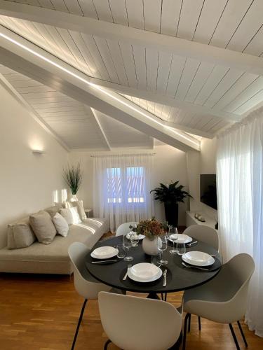 San Pietro in Casale Apartment | Grenier Blanc2 Elegante Mansarda