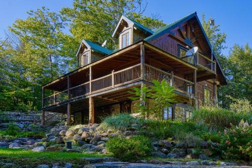Pointe-au-Chene Ski Chalet | Grenville Gem: Luxury Chalet,Pool & Jacuzzi Oasis