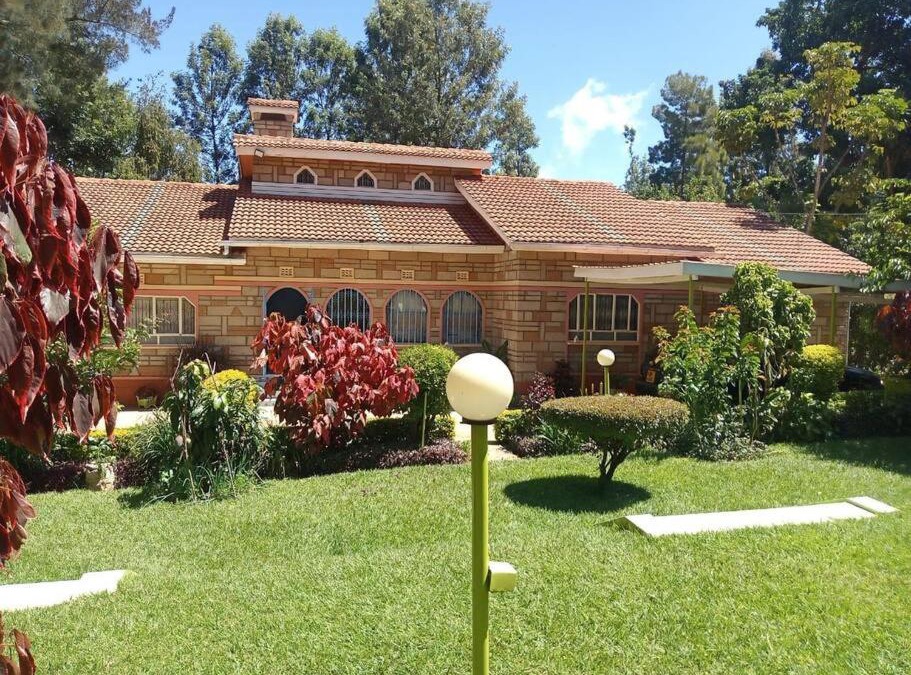Meru House | Greton Holiday Villa