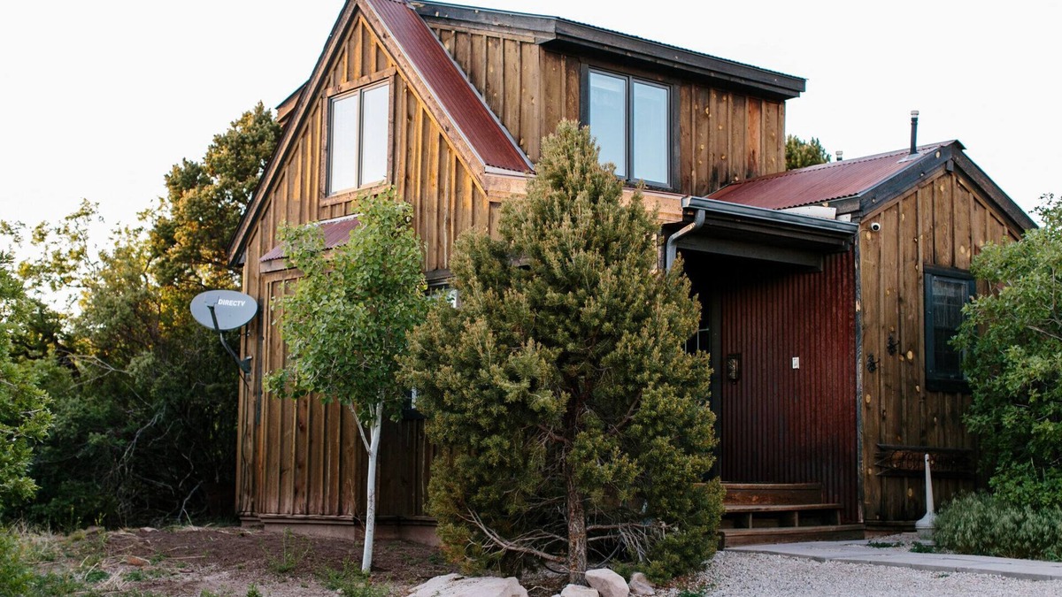 Moab Cabin | Grey Dawn Cabin @ Whispering Oaks, 20 miles from Moab!
