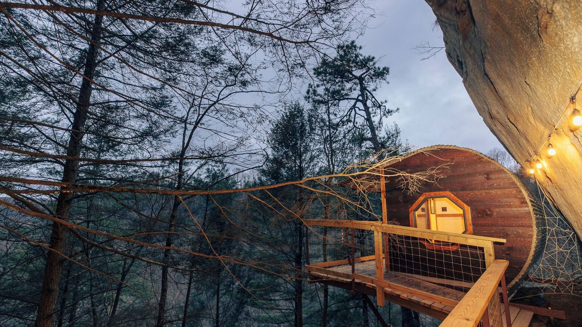 Rogers Hotel | Grey Dreamer: a pirate ship cliff suspended house