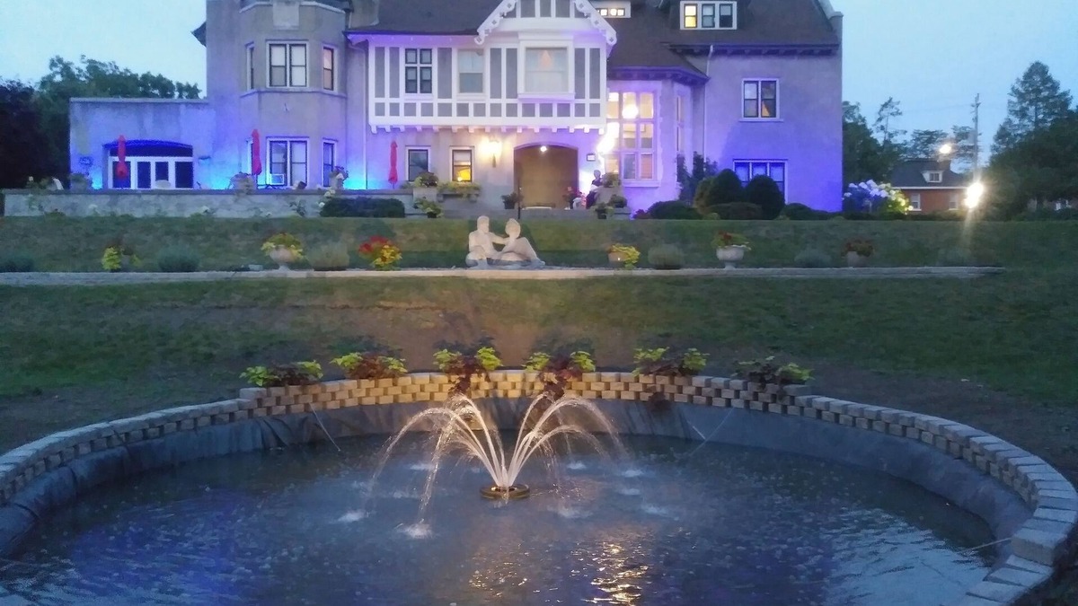 Pembroke House | Grey Gables Inn