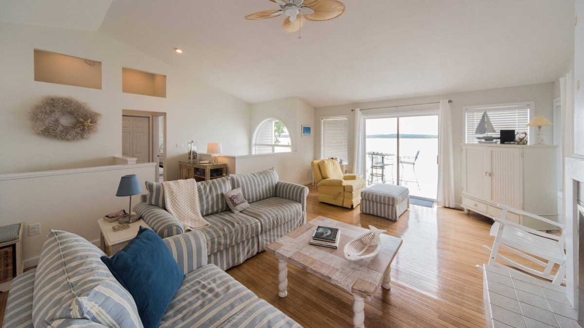 Gilbertsville House | Grey Gables on Kentucky Lake | JZ Vacation Rentals