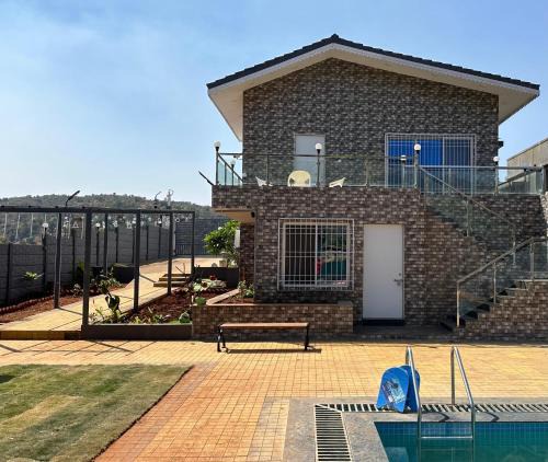 Kadadhe Villa | Grey Villa