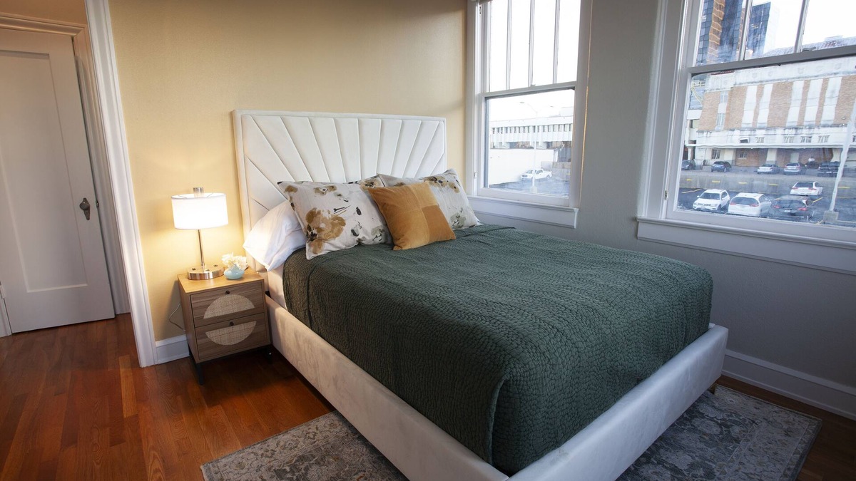Tyler Hotel | Greyhound Inn - Deluxe Queen Suite