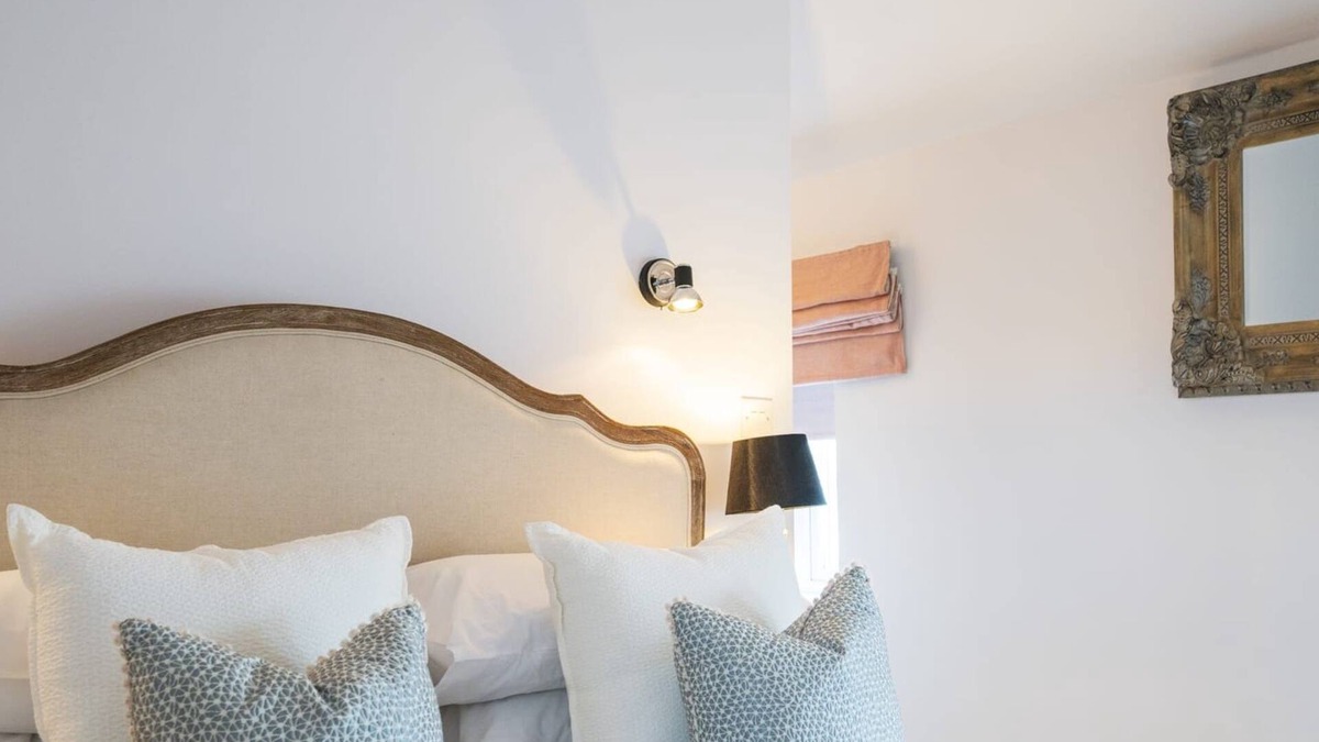 Henley House | Greys View Cottage - Cosy 2 Bedroom Retreat