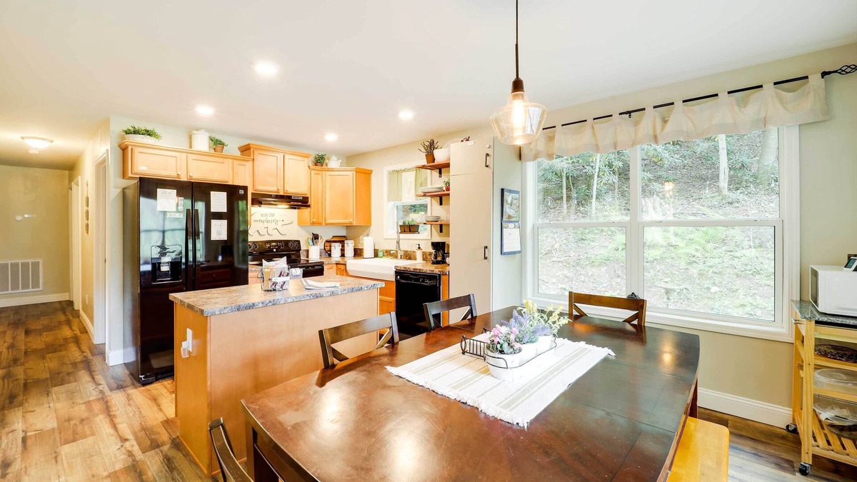 Elk Park Cottage | 'greystone' Creekside Cabin: Hike, Fish & Explore!