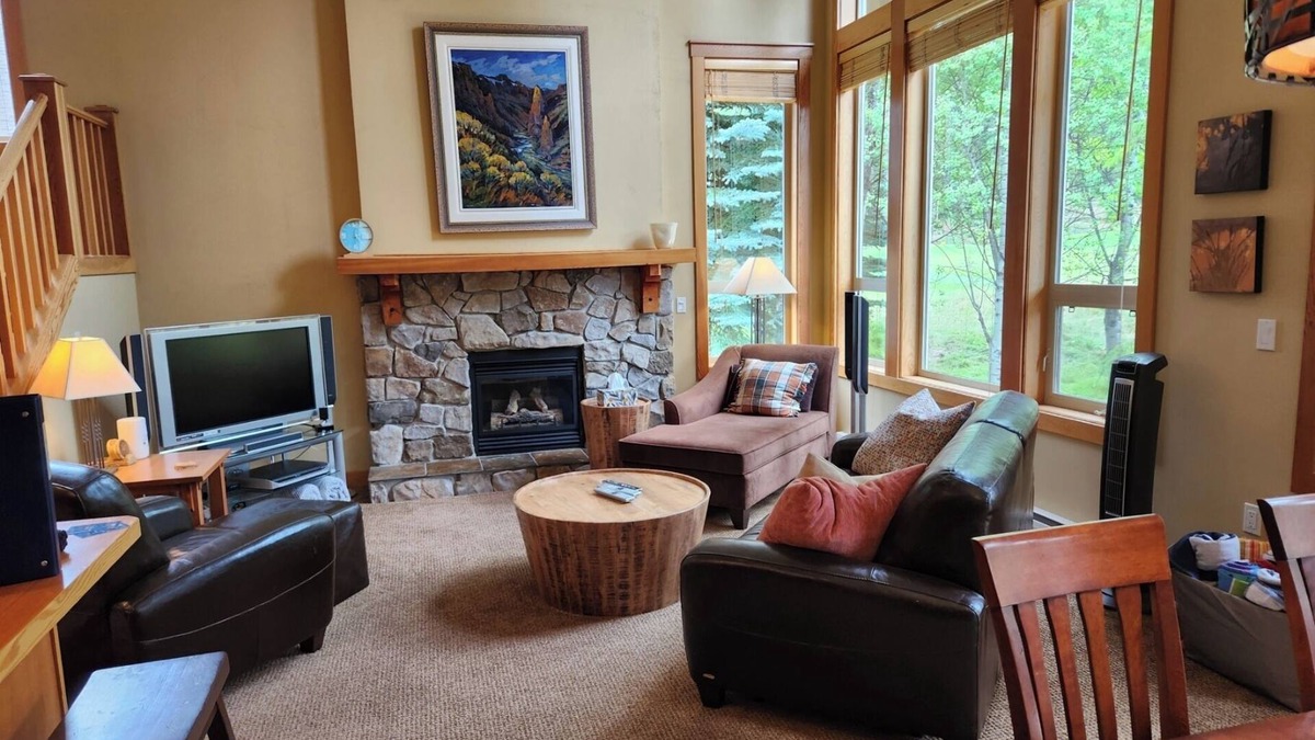 East Kootenay House | GreyWolf Greenside Incredible views and access