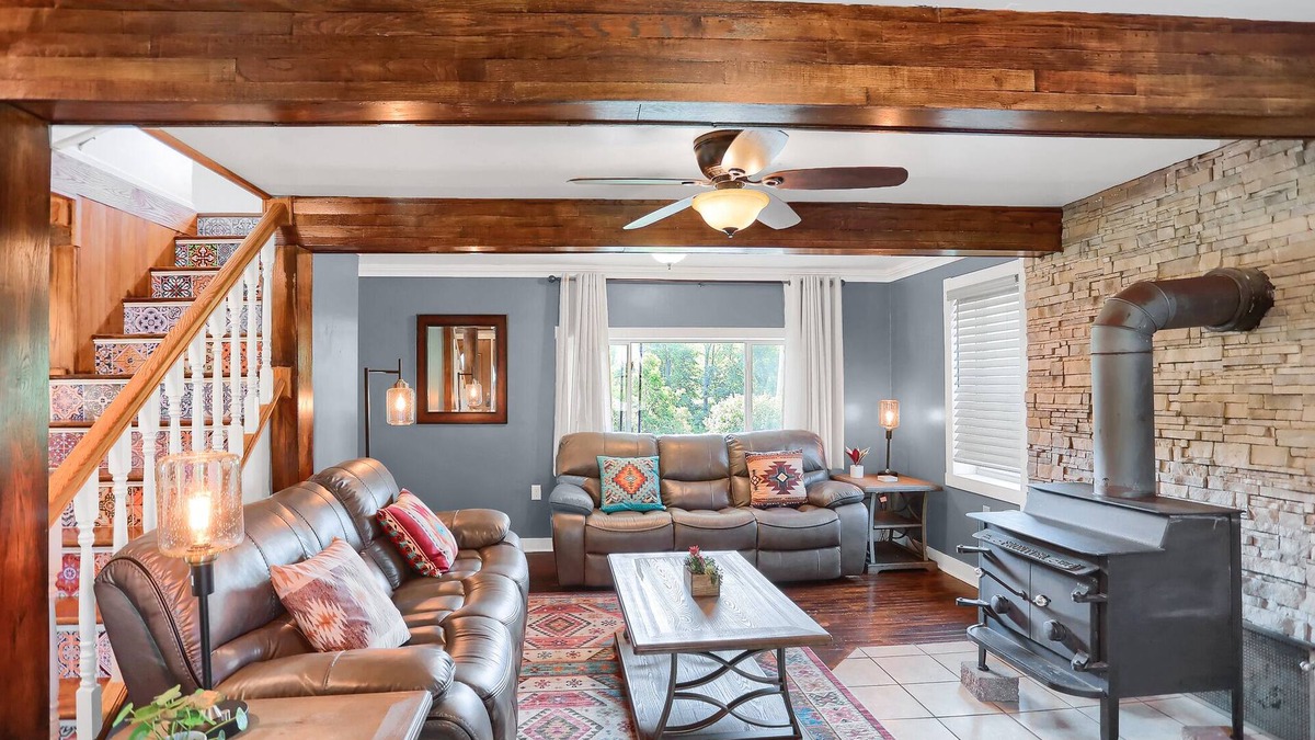 Huntingdon House | Griddy Coyote Raystown Lake Seven Points