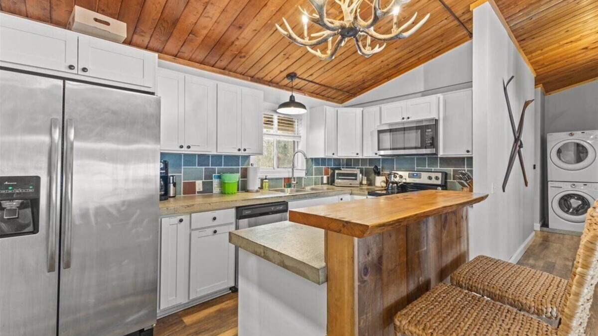 Stowe Area Ski Chalet | Griffin Country Lodge, Chalet 1 ~ a mile to Stowe Resort