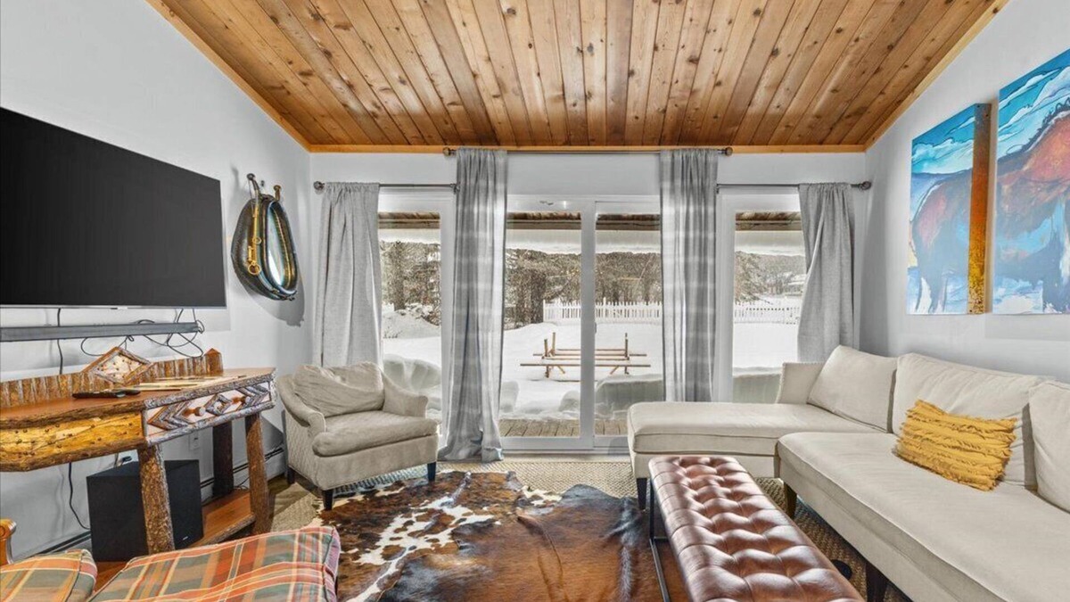 Stowe Area Ski Chalet | Griffin Country Lodge, Chalet 2 ~ a mile to Stowe Resort