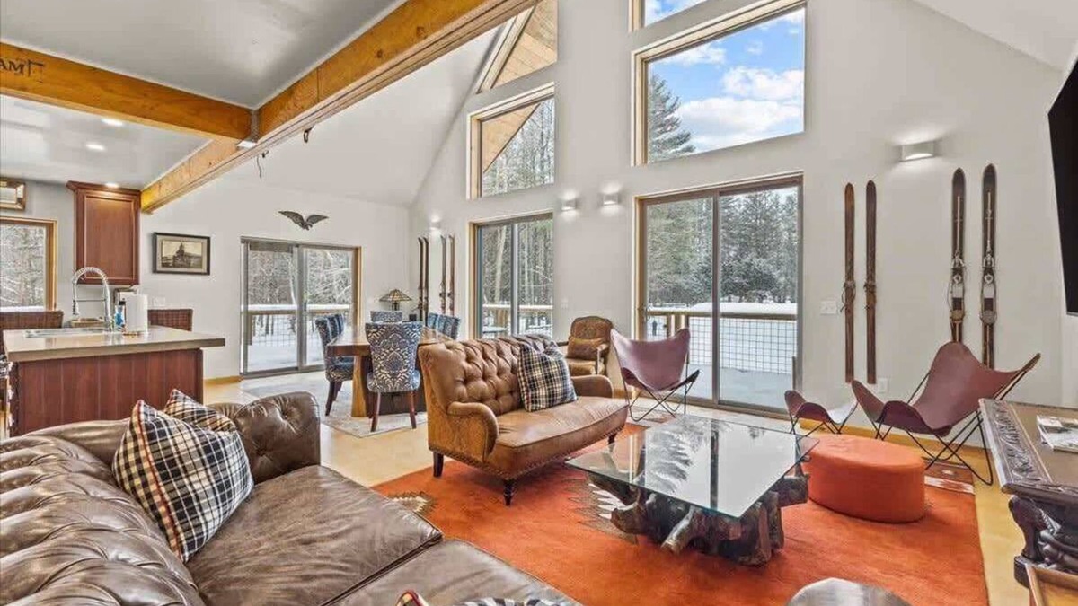 Stowe Area Ski Chalet | Griffin Lodge Chalet 6 ~ a mile from Stowe Resort