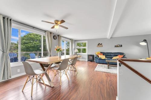 Kawartha Lakes House | Grill and Chill 4BR Bayside Sunroom Oasis