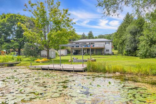 Kawartha Lakes House | Grill & Chill: 4BR Bayside Sunroom Oasis