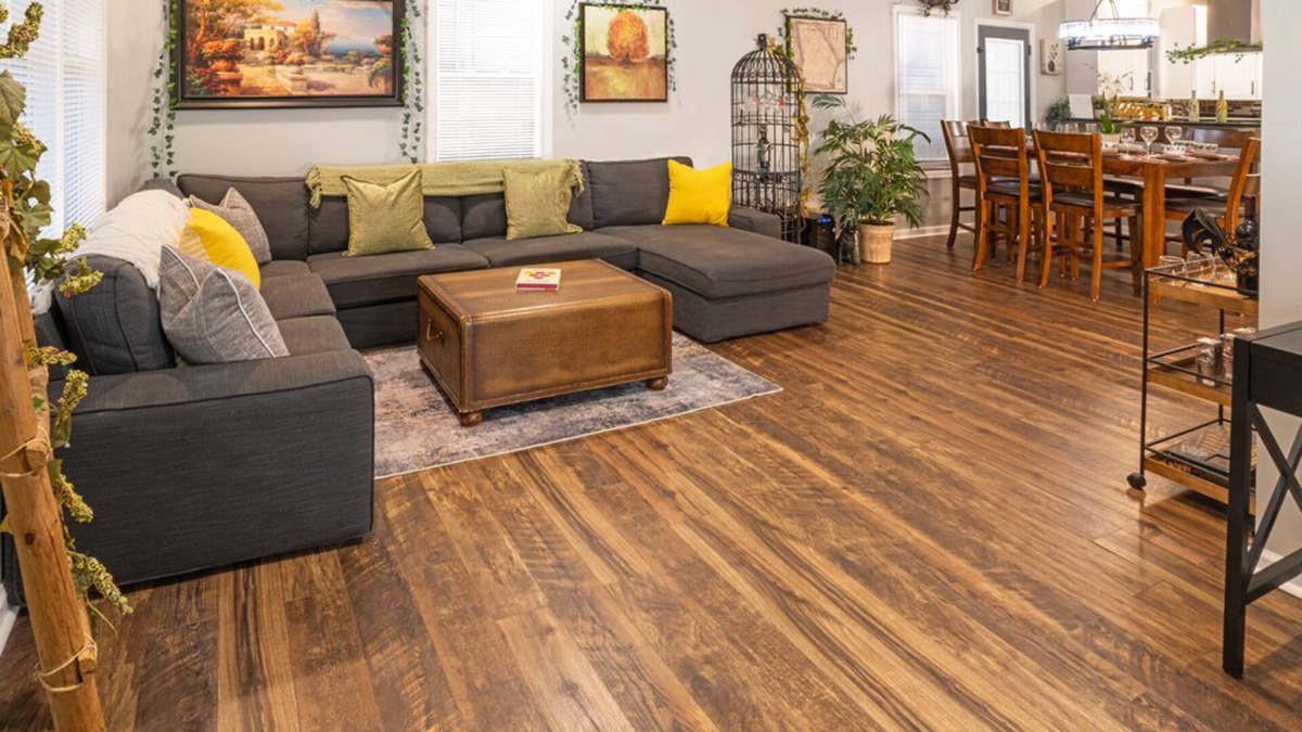 Atlanta House | Grill, Fire Pit, 3 Decks, lights on front & back porch seating for 10 people!
