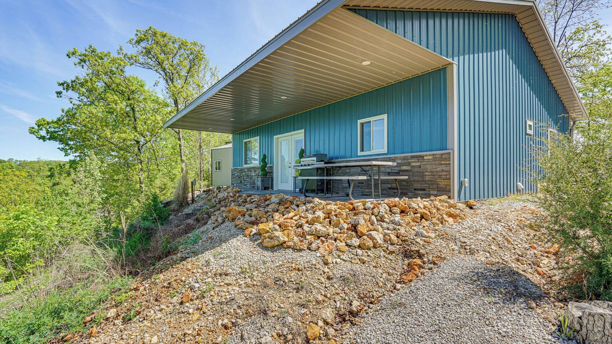 Camdenton Cabin | Grill & Fire Pit: ‘Blue Cabin’ Ozarks Getaway!