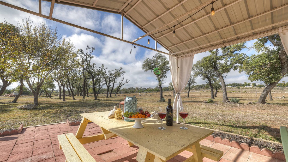 Comfort House | Grit-N-Glitter | Peaceful Setting | Grill-Firepit!