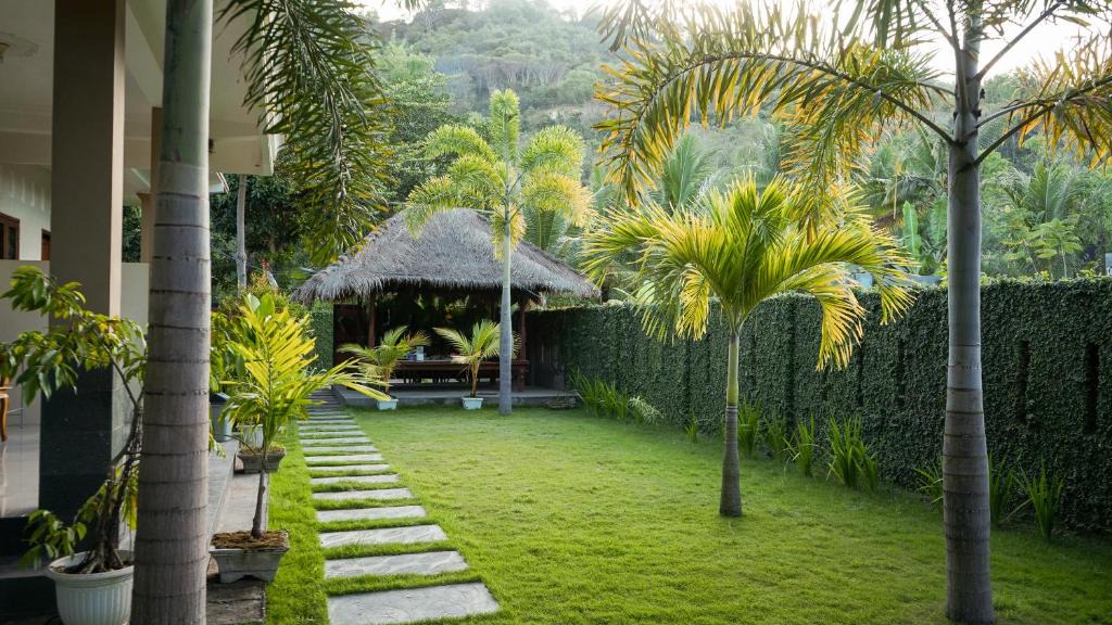Kecamatan Sukamulia House | Griya Asri Homestay Near Tetebatu Waterfall