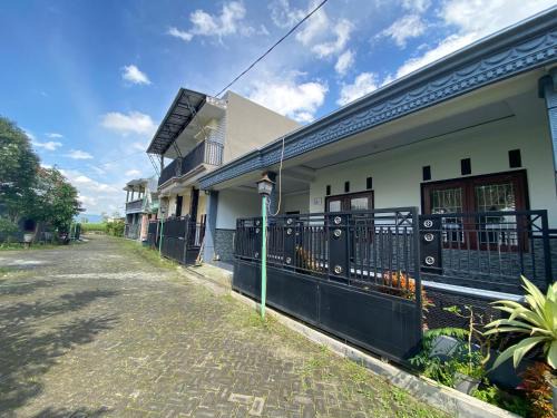 Pacet House | Griya Indah Homestay