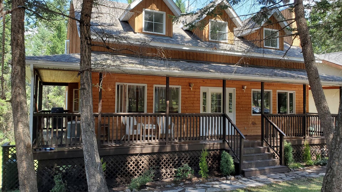 East Kootenay House | GRIZZLY HIDEAWAY - A Serene & Private Lake Community Home!