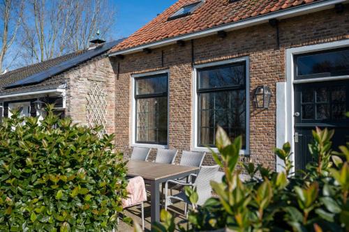 Oudelande House | Groepswoning in hart van Zeeland 8 personen VP051