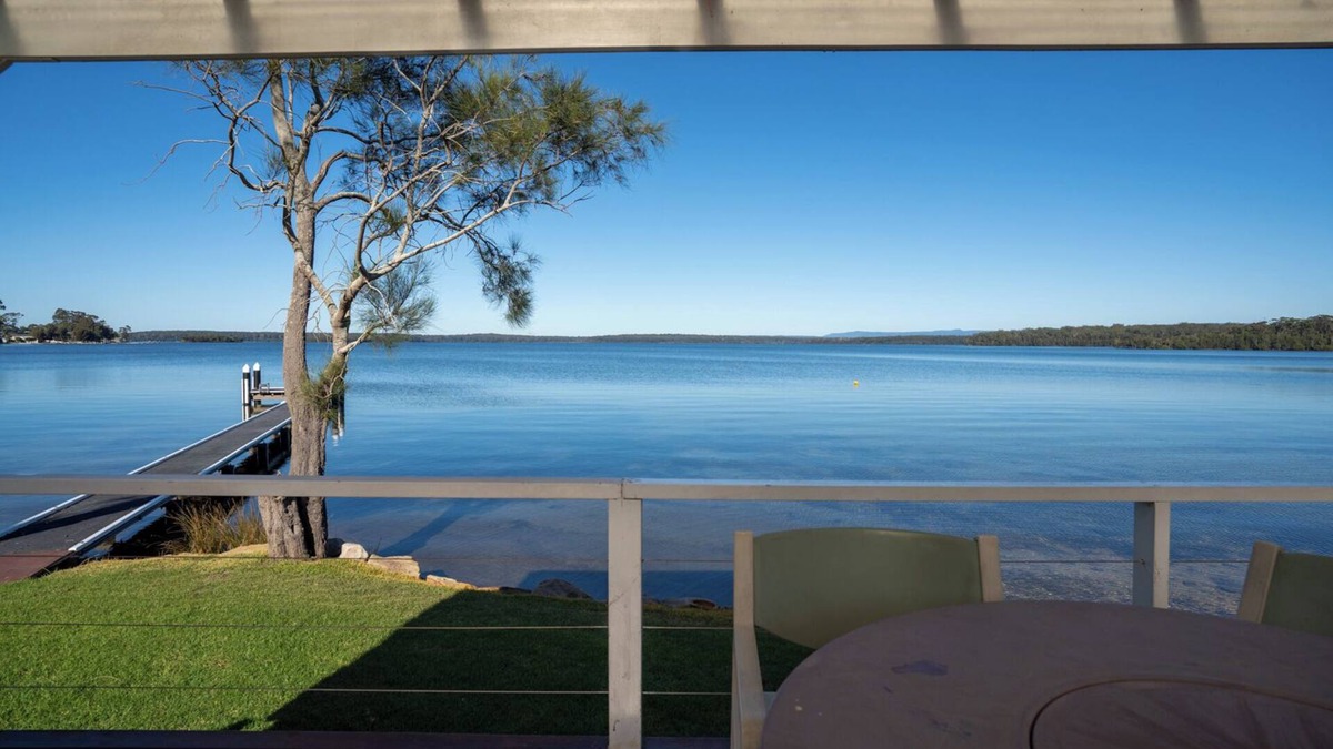 St. Georges Basin House | GRon - On the water of St Georges Basin great for water sports WIFI