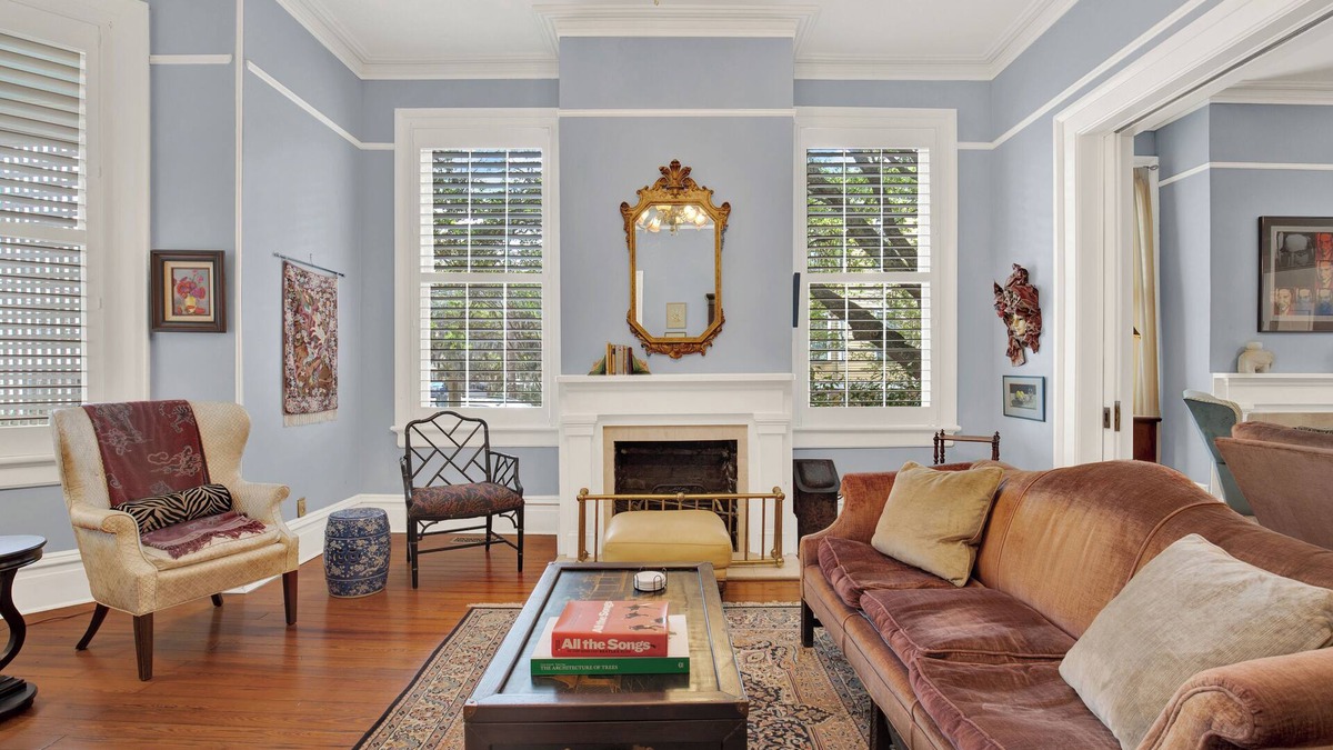 Historic Downtown Savannah House | Grooving on Gwinnett