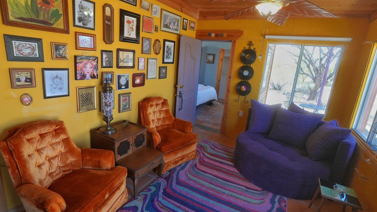 Wonder Valley House | Groovy Desert Getaway w Pool, Fire pit, Stream/Wifi, Vinyl Records, Books, Art.