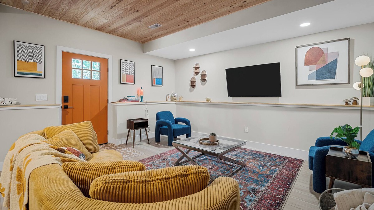 Treloar Apartment | Groovy In-Laws Suite