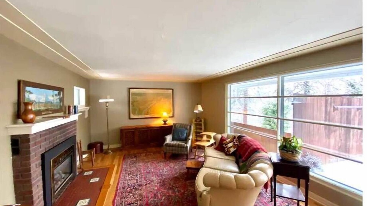 South Perry District House | Groovy Perry District/South Hill Mid-Century Home