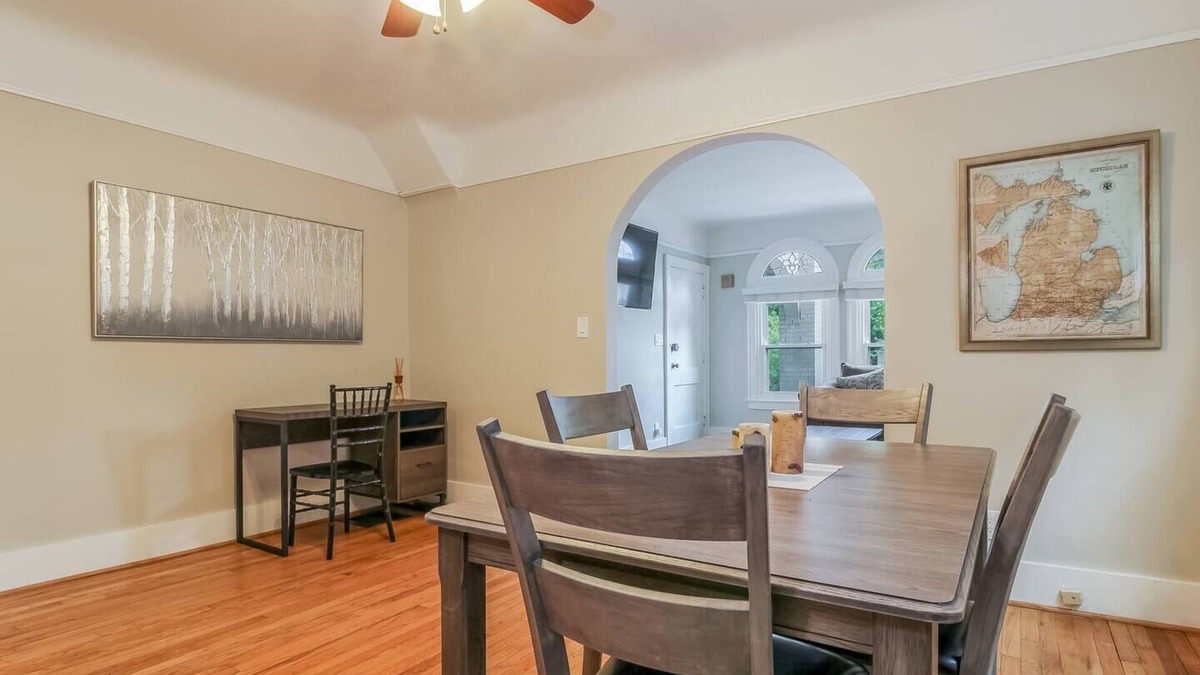 Grosse Pointe House | ★Grosse Pointe Luxury★ ★Downtown Detroit Close★