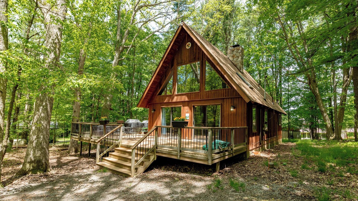 Sky Valley House | Grossi's Geschenk: Lake Access, Dogs Welcome, Dock Slip, Hot Tub, Fireplace!