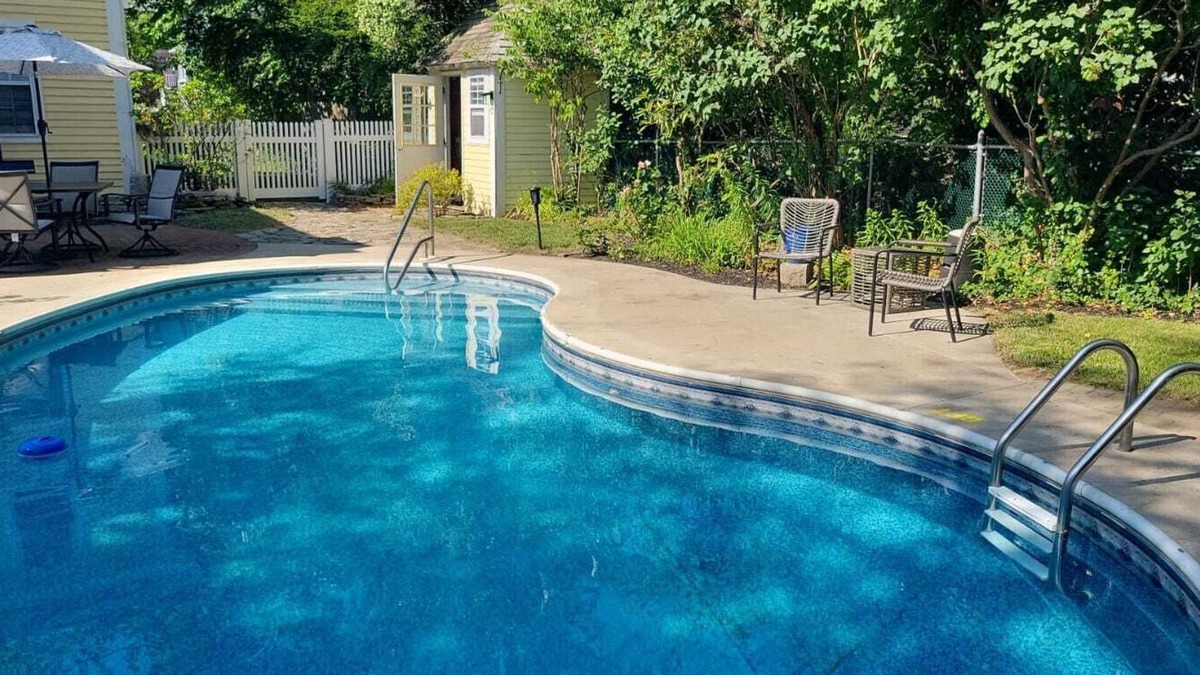 Groton House | Groton Bay/Heated pool opens May 6th 2023!