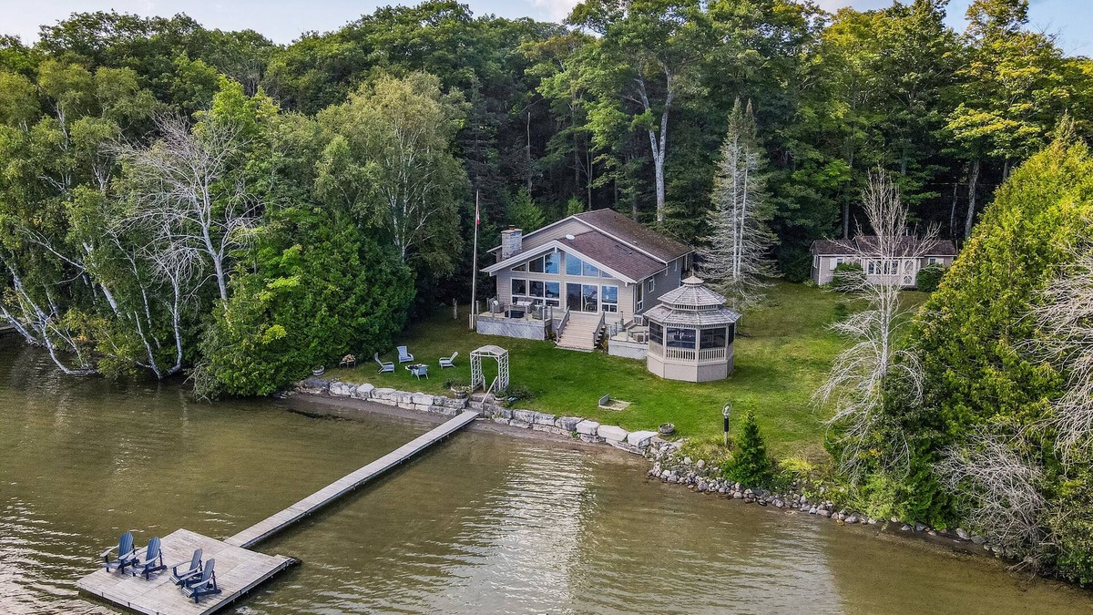 Tobermory Cottage | Grotto Escape: Unwind at Cameron Lakehouse