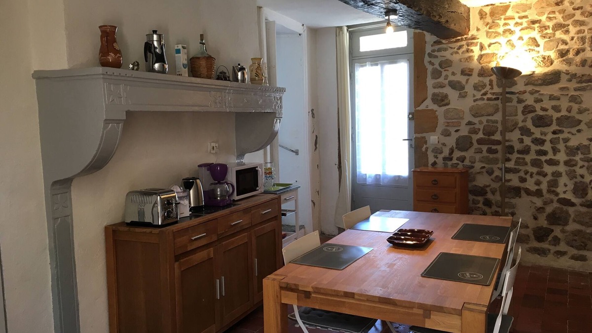 Issy-l'Eveque Apartment | Ground floor apartment for 4 people